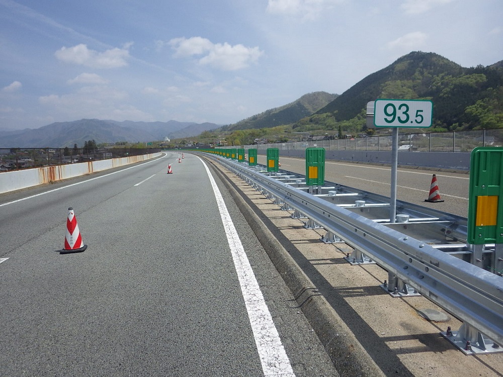 中央自動車道　甲府管内防護柵改良工事（平成29年度）