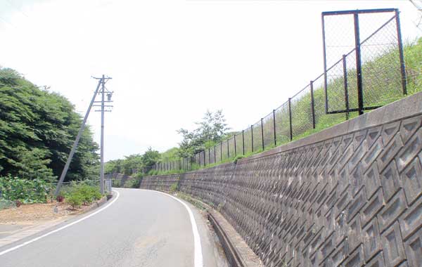 第二東名高速道路　三ケ日地区立入防止柵工事